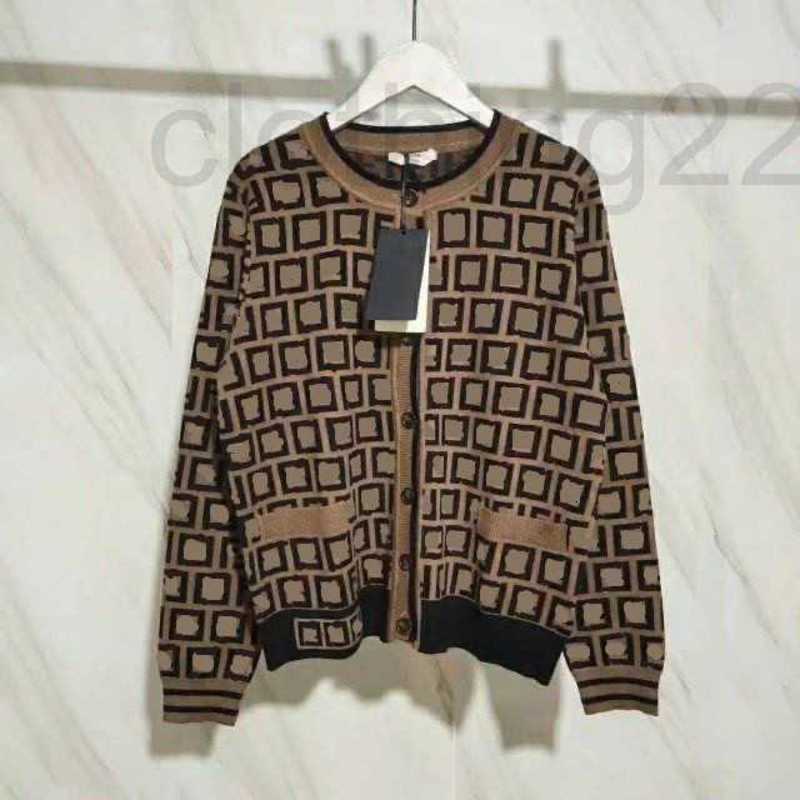 

designer High version quality Women' Knits classic letter jacquard pocket design temperament round neck thin knit jacket Size -L T72U, Khaki