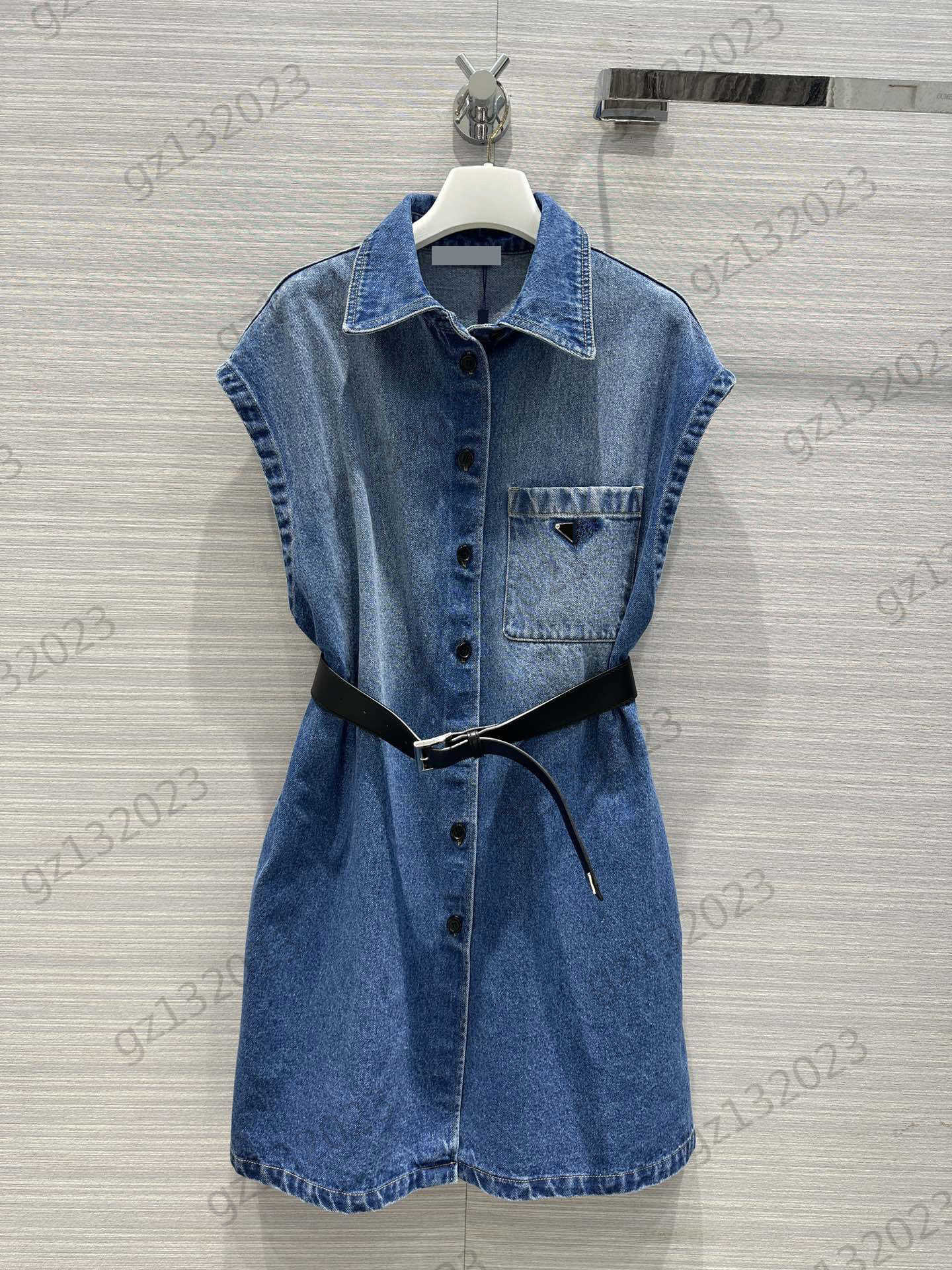

Denim Dress Front Triangle Logo Decorative Pocket Sleeveless Shirt Dresses Leather Belt Slim Skirt Spread Slit Maxiskit Classic Casual Womens Dress