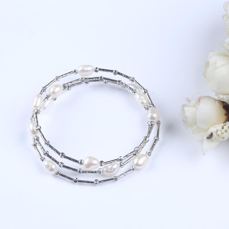 

Strand Fashion Bracelet Made Of Freshwater Pearl And Metal