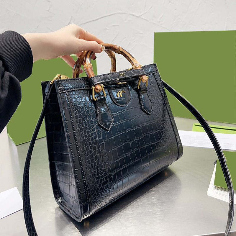 

Tote Bag Designers Handbag Luxurys women Handbags capacity tote bags Stamped letters banquet Wallet fashion leisure gift Material Leather style very good, White + box