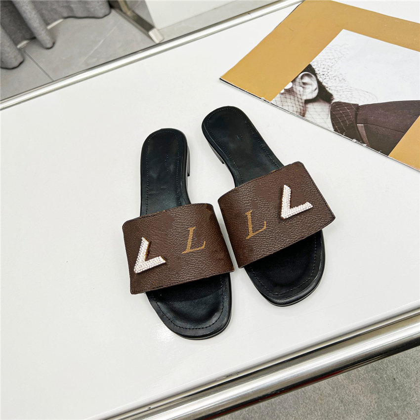 

Fashion Slippers 2023 Louiseity Luxury design Summer Men flat bottom Women Slope Heel Letter Leather Casual Sandals Viutonity 05-013