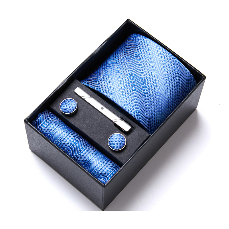 

Bolo Ties Classic Factory Sale 65 Colors Fashion Brand Silk Tie Handkerchief Cufflink Set Necktie Box Striped Dark Red Year's Day 230217