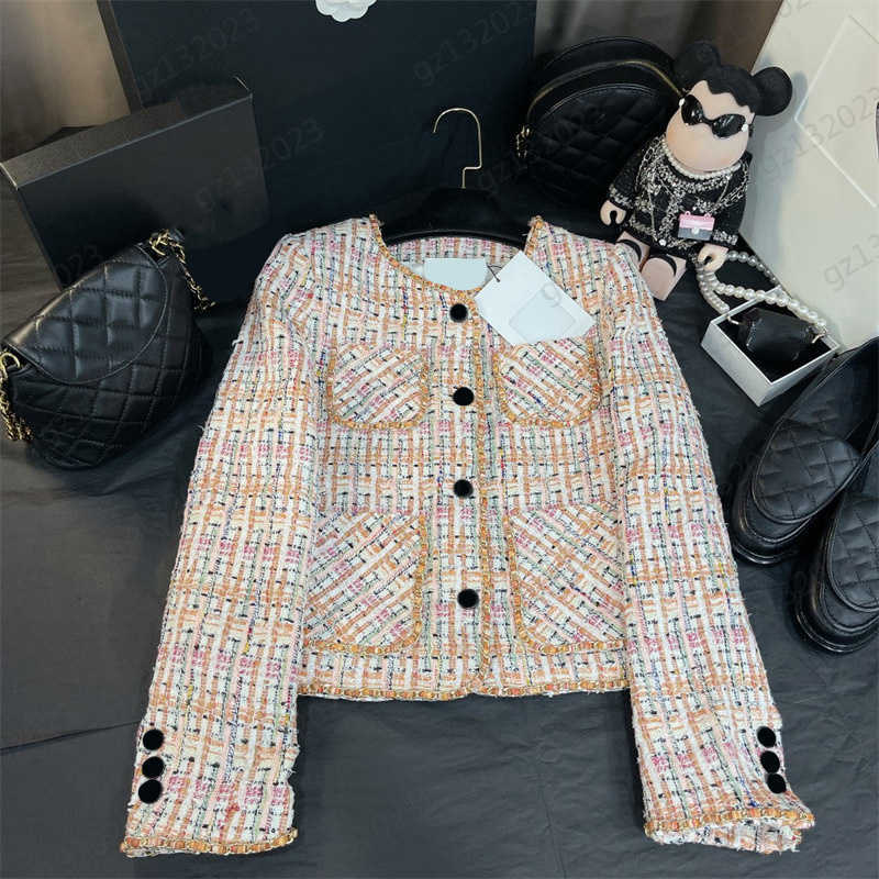 

Woven Jacket Contrasting Color Check Crewneck Buttons Jacket Cuff Button Decoration Long Sleeve Fashion Outerwear Tops Jackets For Women Casual