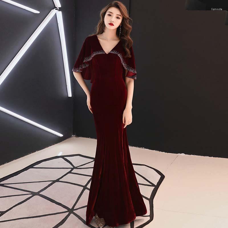 

Ethnic Clothing Velvet Oriental Evening Dresses With Shawl 2023 Fashion Wine Red Sexy Party Gown Modern Chinese Wedding Elegant Dress Women
