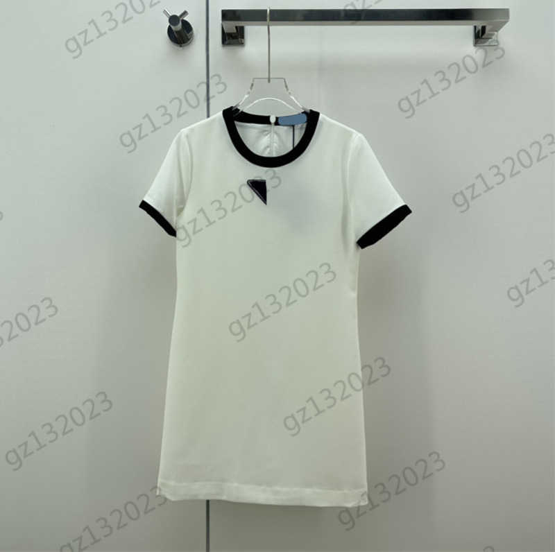 

White Dress Brand Classic Logo Splicing Crew Neck Short Sleeve Dress Simple Casual Style Classic Joker Zipper Maxiskit 2 Colors Designer Dress 1970