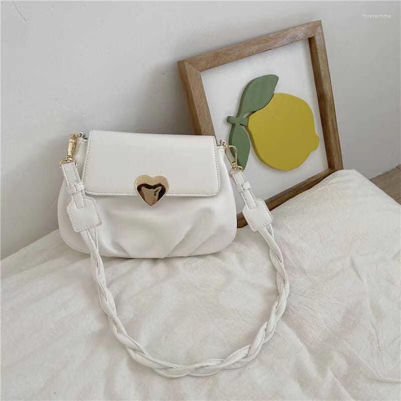 

Evening Bags Designer Bag Women's Soft Leather Peach Heart Buckle Pleated Small Round 2023 Shoulder Messenger, Beige