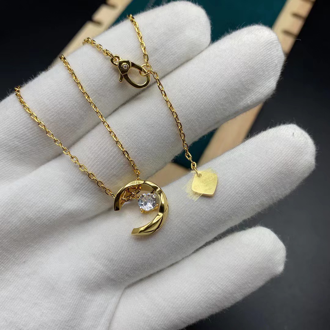 

The new diamond plaid necklace female small sweet wind set auger water ice on 925 silver pendant 18 k gold plated chain of clavicle web celebrity stars with the moon