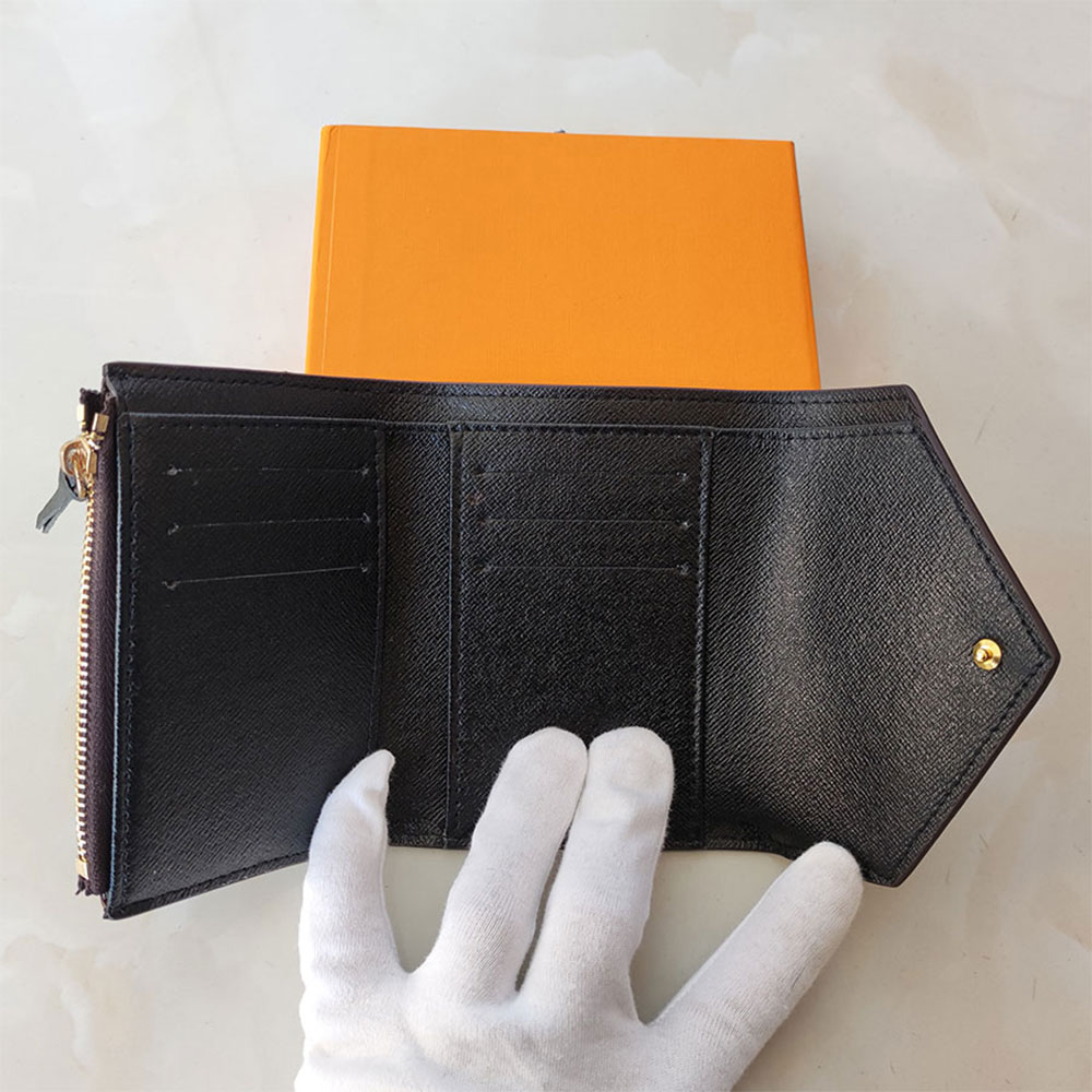 

New designer button women short wallets female fashion zero purse European style lady casual clutchs short wallet Card with boxs 2023, Brown plaid - red interior