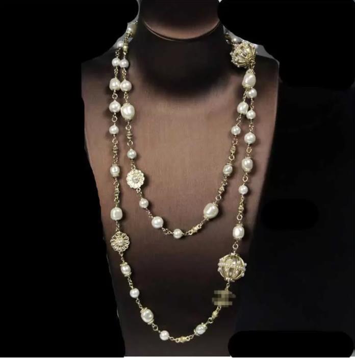 

Pendant Necklaces European and American small fragrance lantern pearl sweater chain long