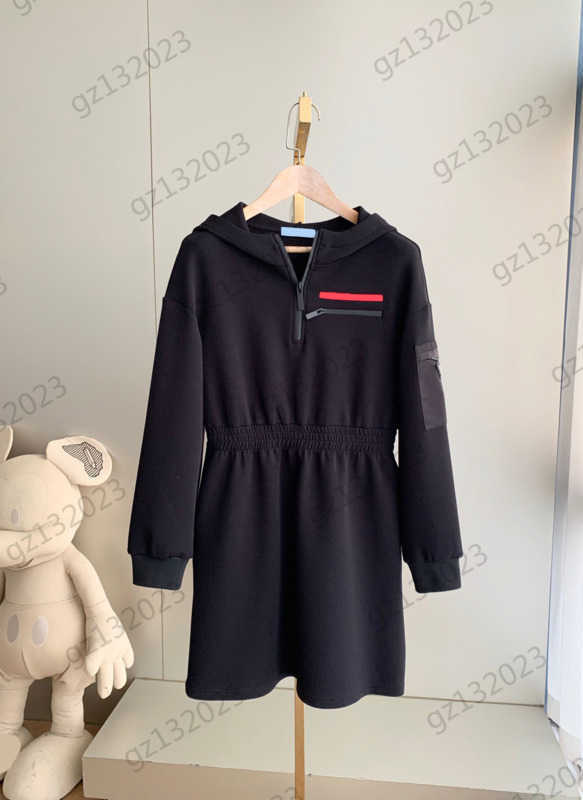 

Womens Dress Chest Logo Decoration Loose Silhouette Hooded Dress Off-shoulder Long Sleeve Design Classic Joker Maxiskit Black Dresses For Women 1970