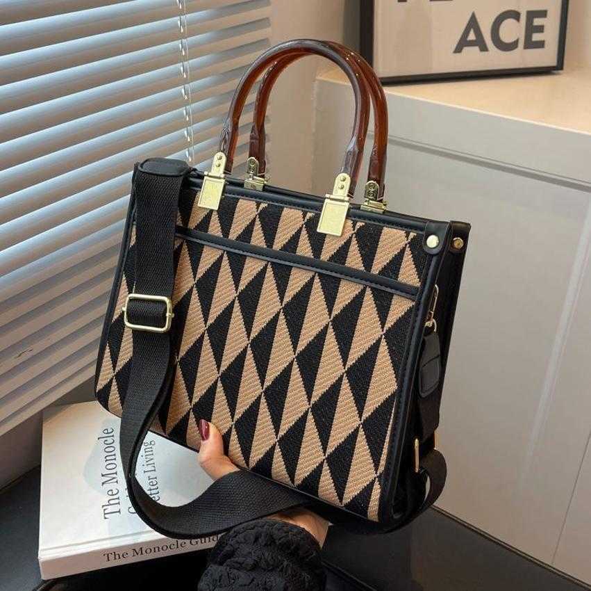 

high quality women handbag popular large-capacity 67%off black white new women's fashion versatile messenger texture portable tote bag ladies embossed shoulder bags, Yellow4