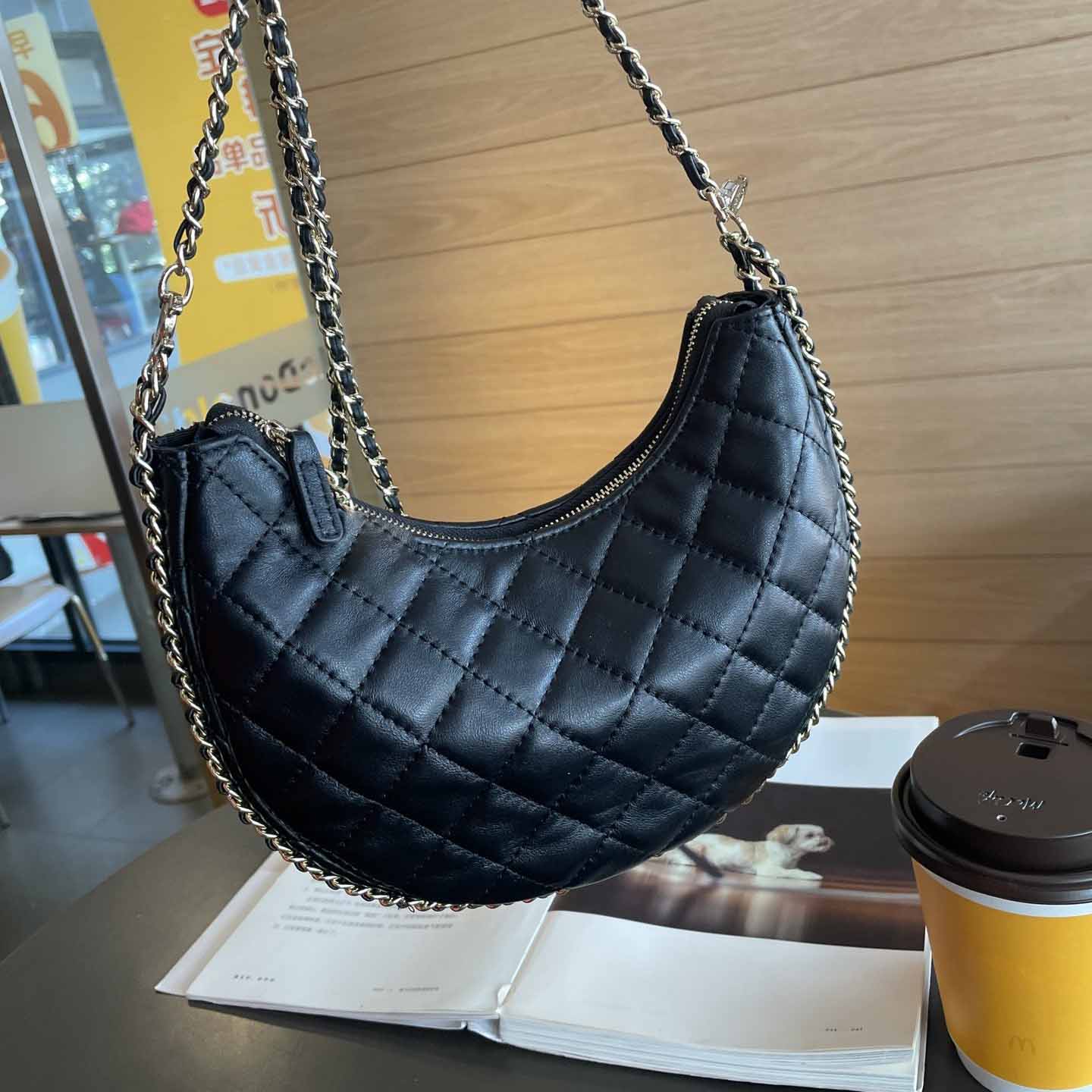 

Womens Classic Small Hobo Bag Quilted Leather Shiny Light Gold Metal Diagonal Shoulder Chain Adjustable Shoulder Pocket Wallet Outdoor Handbag Designer, Black