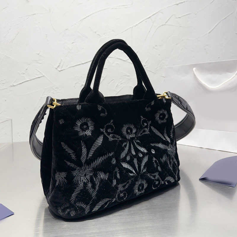 

Hot Totes Embroidery Tote Bag PBAG Women Designer Bag Luxury Handbags Black Tote Bag Fashion Shoulder Bags Shopping Crossbody Purse 221209
