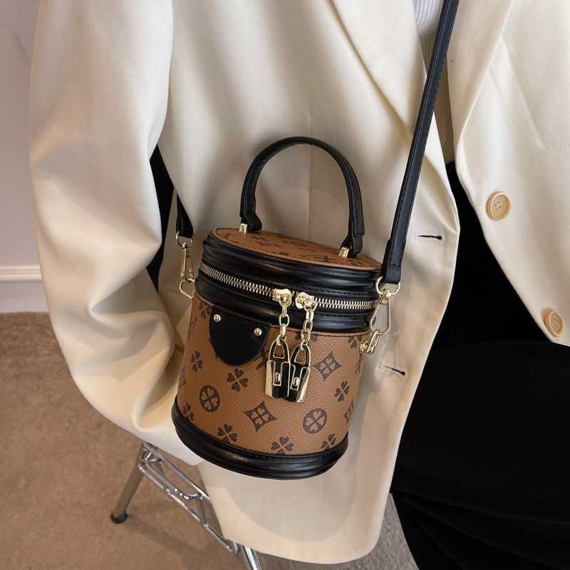

2023 Spliced bucket bag Evening Bags Women Ladies Fashion Messenger Bag Shoulder Multiple Colour Small Crossbody Leather, Brown