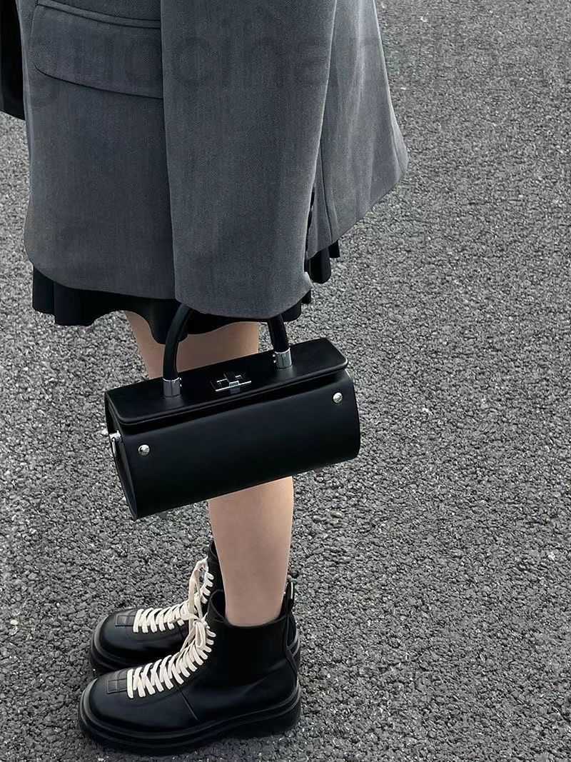 

Capsule milk cover small design advanced sense black vintage cylinder bag sweet and cool girl hand messenger, Main picture bag