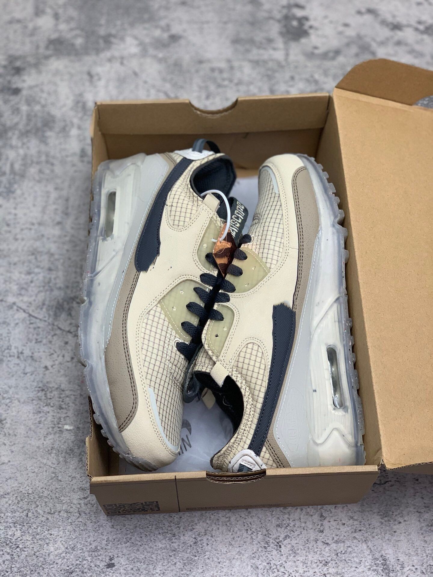 

Undefeated 90 Terrascape Lifestyle Running Shoes Rattan Dark Smoke Grey Casual Shoe For Men Women Hot Designer Outdoor Sneakers