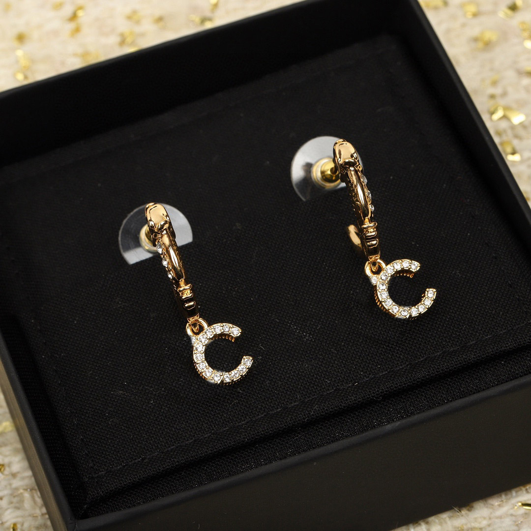 

2023 Luxury quality Charm drop earring special design with diamond Have box stamp PS3243