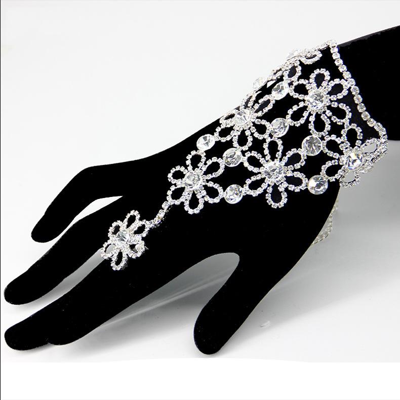 

Link Bracelets Chain European And American Slave Bracelet Flower-shaped Rhinestone Back Accessories Hand Ring One Explosive StyleLink