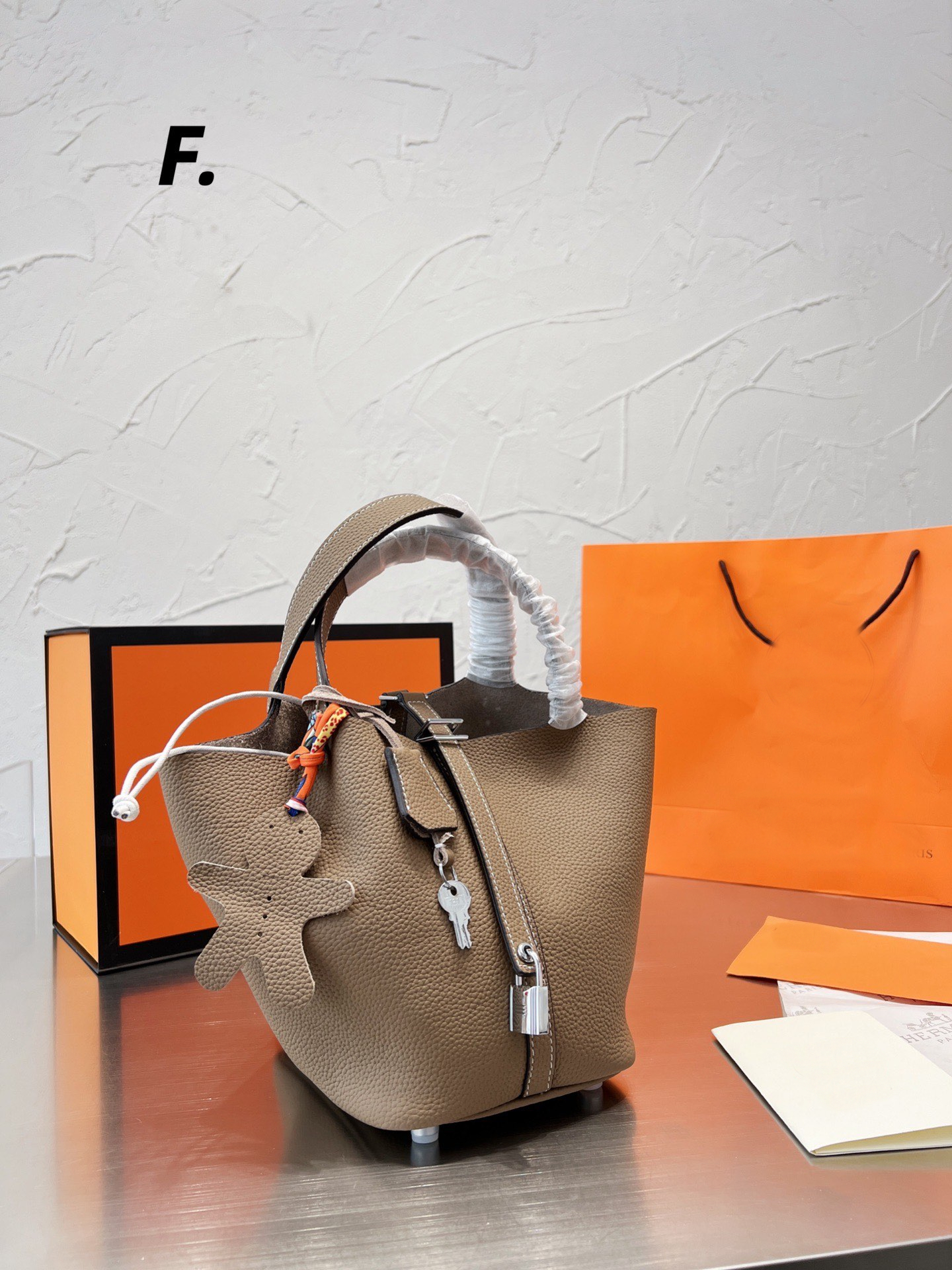 

2023 H-brand 20cm Top Quality Women Leather shoulder handbag Luxury Designer tote Womens Messenger basket Bags, Ivory