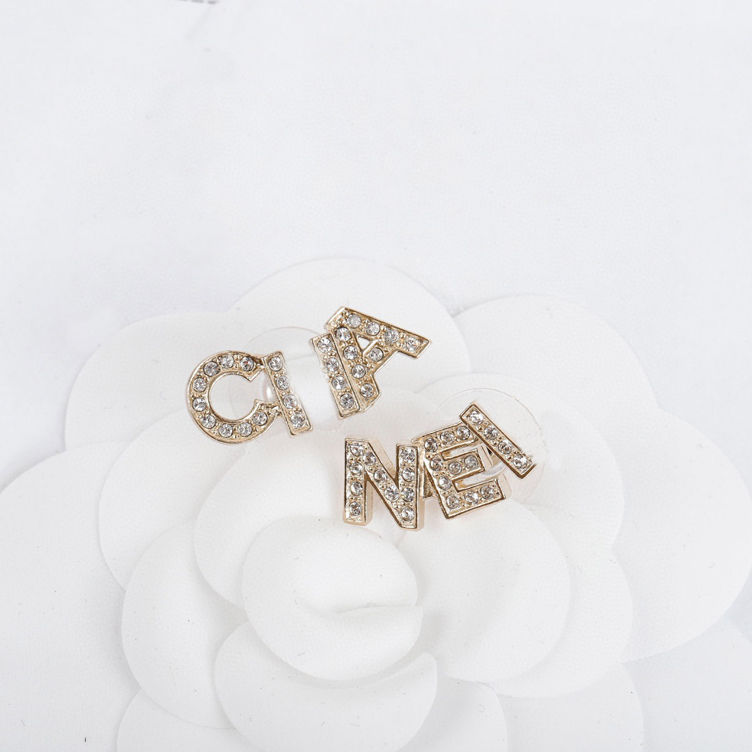 

2023 Luxury quality charm stud earring with diamond words in 18k gold plated have box stamp PS3214