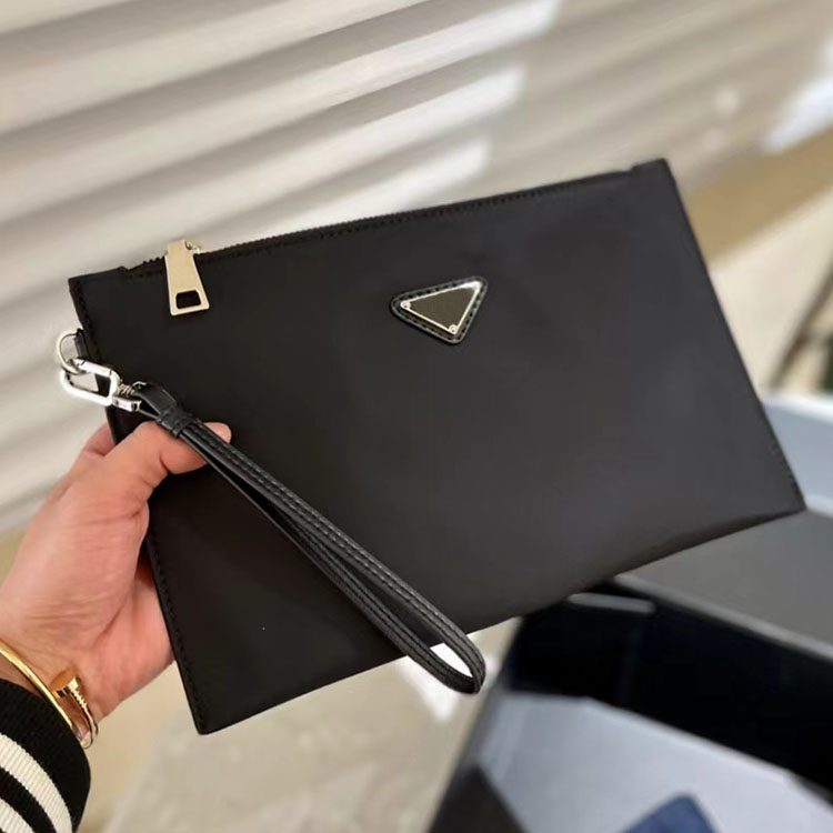 

Designer Men Black Clutch Bags Nylon Envelope bag Luxurys Wrist bag Card and change Holder Fashion purse