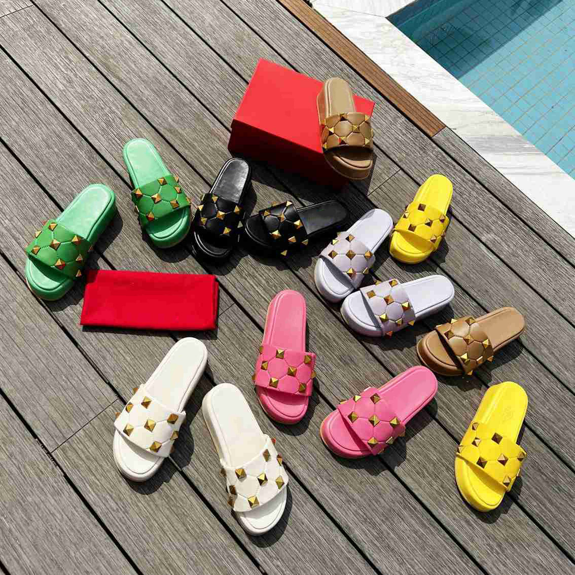

Quilted Shoes Roman Rivets Flat Slippers Sandals Roman V-shaped Rivets Napa Rhombus Pattern Same Tone Stitching Lightweight Padded Casual Shopping Pool Slippers, 27