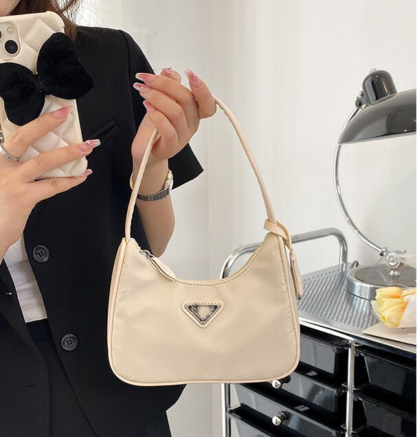 

Wallets Underarm Clutch bag 2023 Nylon leather Shoulder bags Women Crossbody messenger Handbag Evening Totes purse wholesale R012