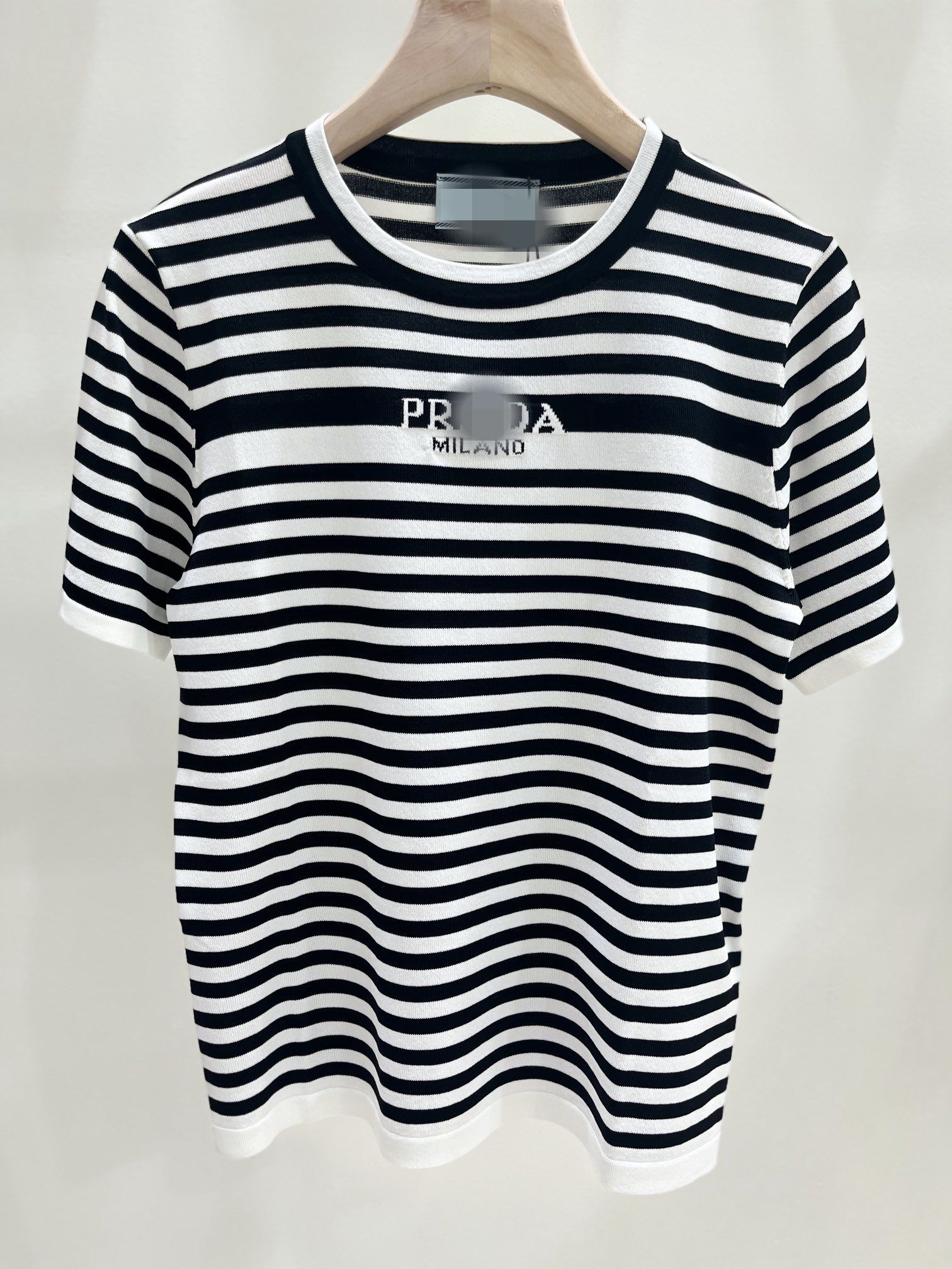 

2023 Black Letter Striped Embroidery Women' T-shirt Brand Same Style DH47