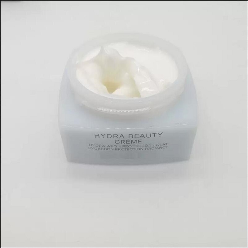 

CC Creams Code 6301 Hydra Beauty CH Creme Hydrataion Protection Eclat Hydration Radiance Poids Net 50g 1.7oz