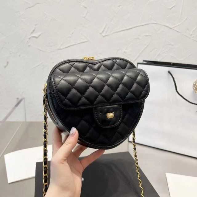 

Designer Channel Bag Spring and Summer Product Small Fragrant Wind Diamond Check Women's Bag Love Bag Peach Heart Bags Shoulder Messenger, Urn - black