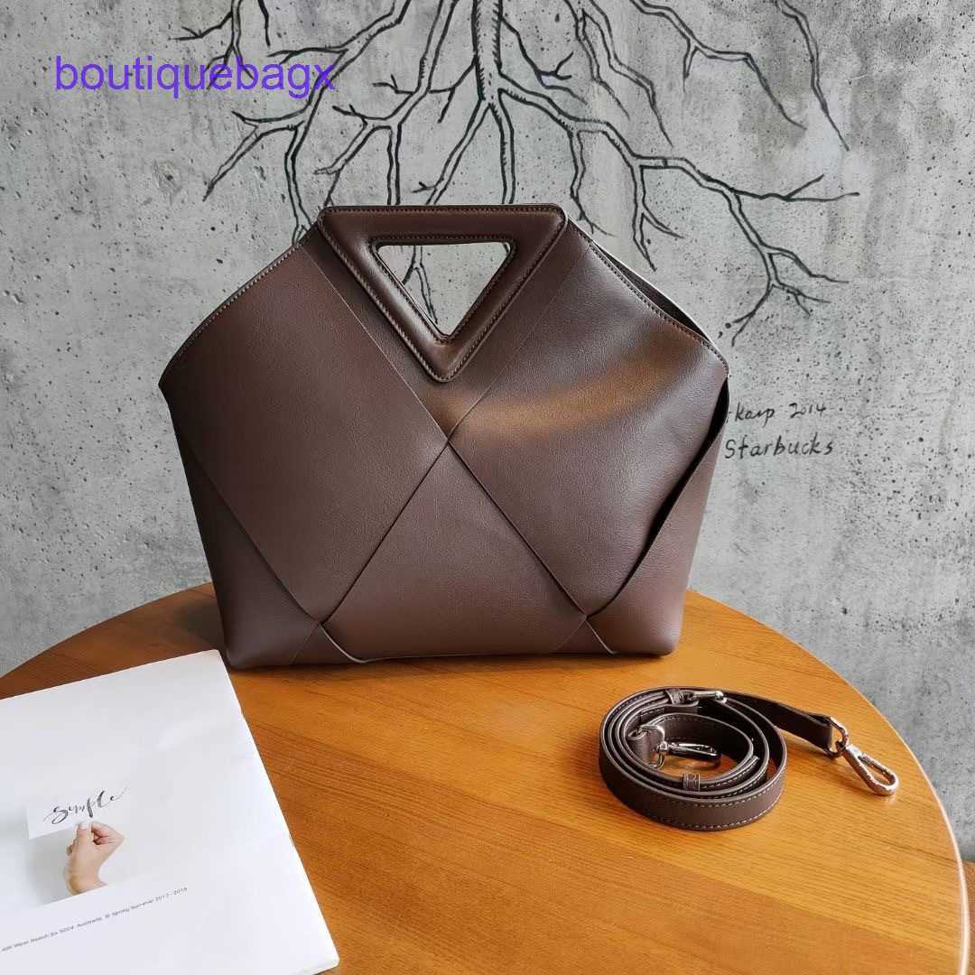 

Bottegs Venets Point Bags online shop Genuine leather women's bag 2023 autumn and winter new inverted triangle woven hand cow simple single shoulder messenger for, Classic black