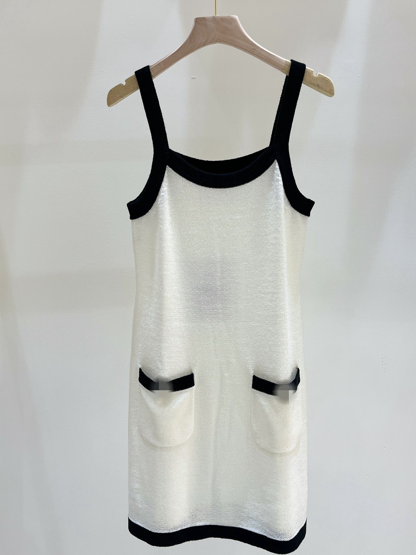 

2023 White/Black/Pink Letter Solid Print Women' Dresses Brand Same Style Women' Runway Dresses DH62