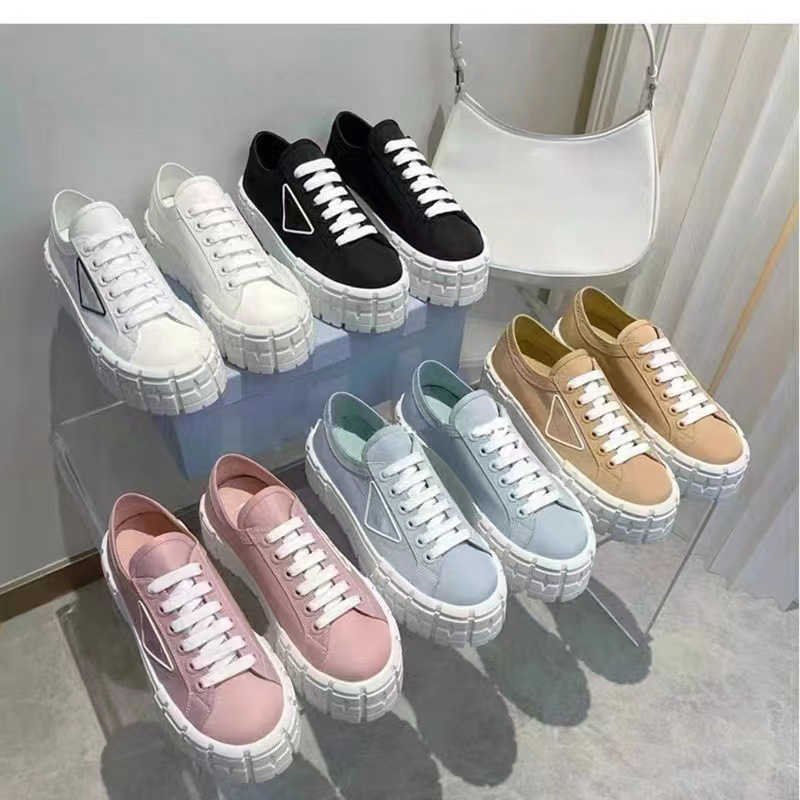 

Shoes Family P's thick soled canvas shoes for women 2023 new model of red versatile small white shoes high rise biscuit shoes casual
