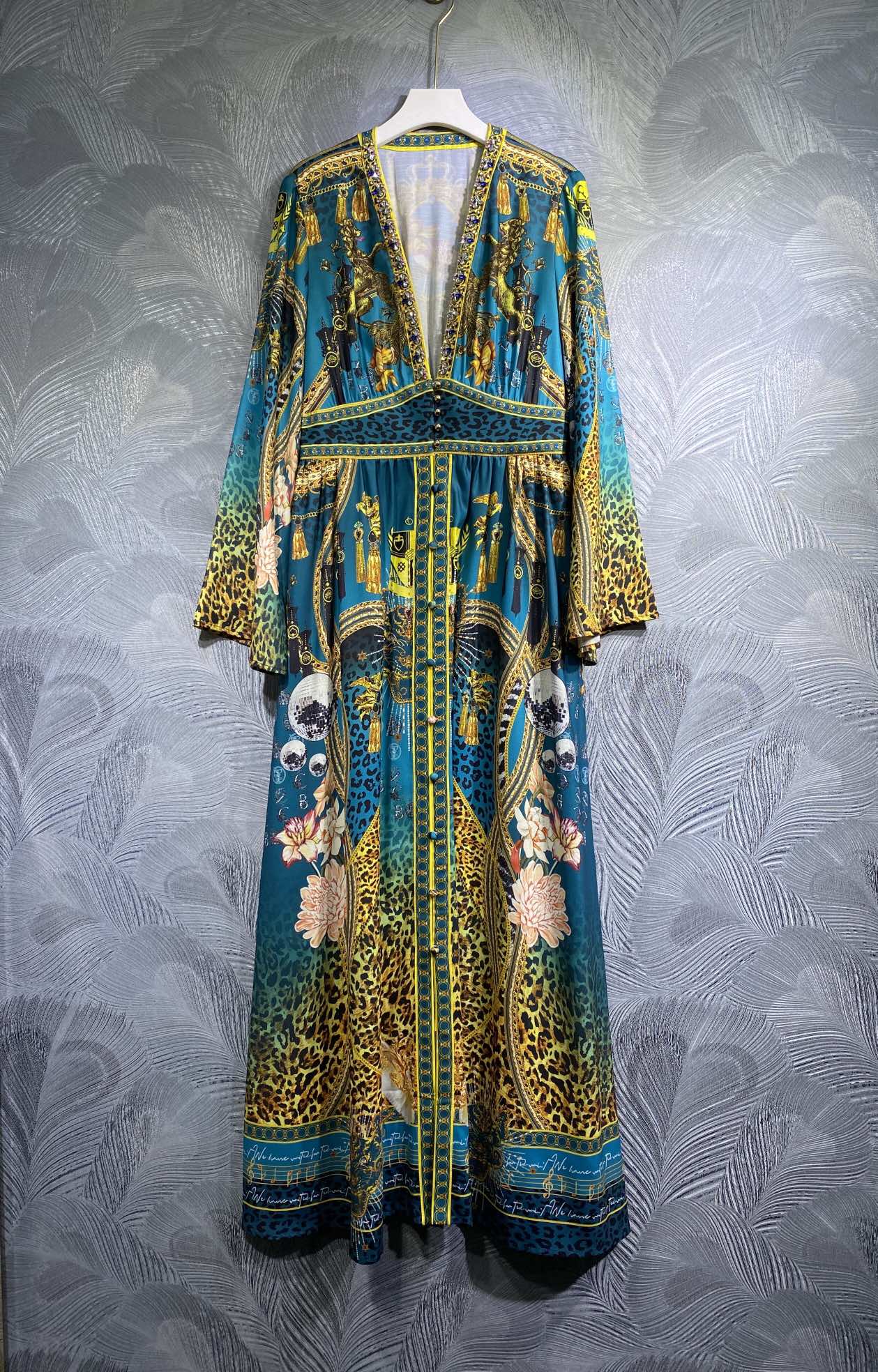 

2023 Spring New Long Dress,V-neck Print Elegant and Magnificent, Customize
