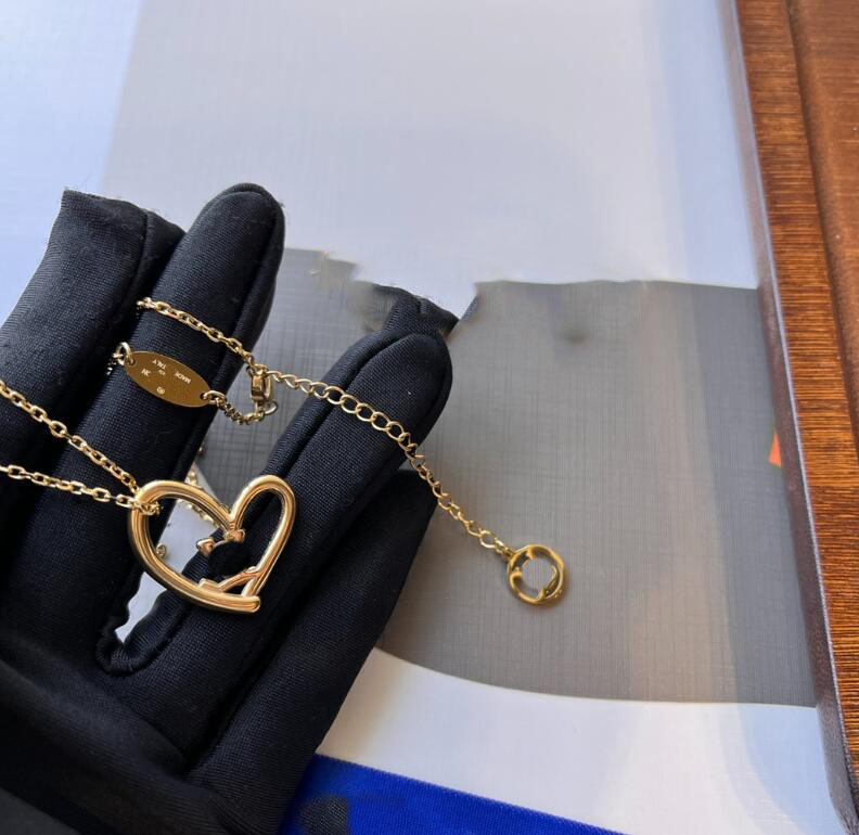 

Luxury Designer Pendant Necklace Selected Quality Brand Long Chain Stainless Steel Jewelry Accessories Gift for Women Couple 18K Gold Plated X481 Without Box