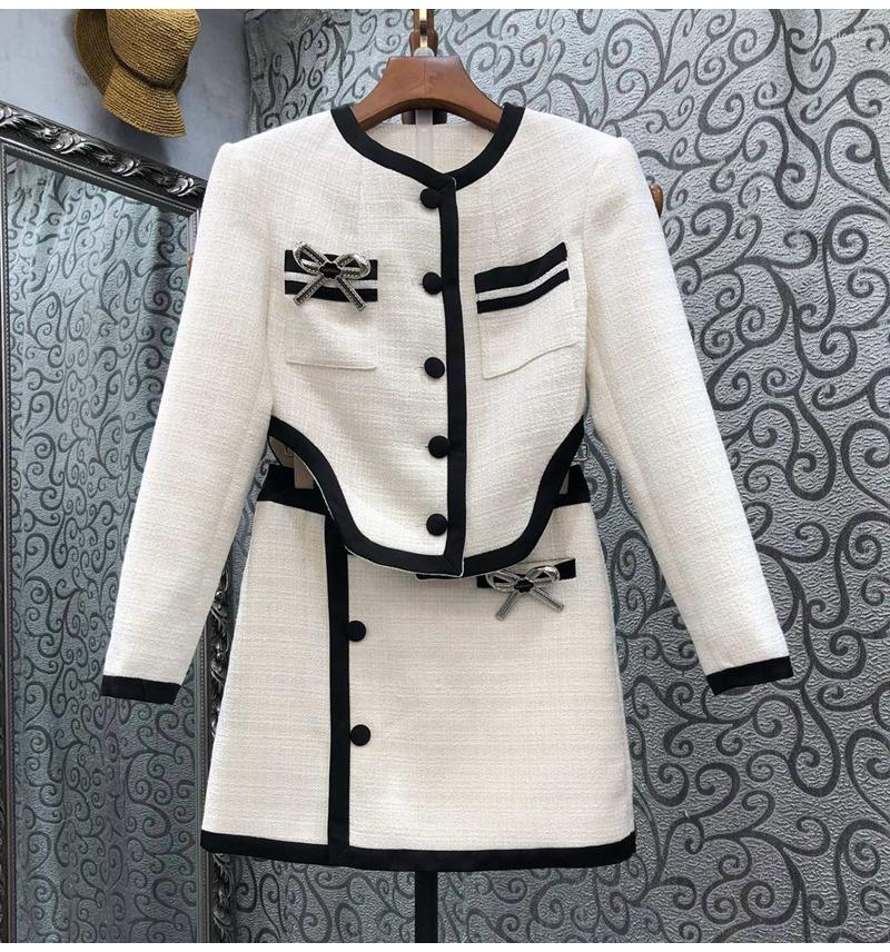 

Work Dresses Tops Fashion Designer Clothing Sets 2023 Autumn Winter 2 Piece Tweed Wool Suit Women Bow Deco Coats Mini Skirt, Picture shown