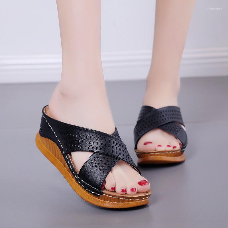 

Slippers Mother 2023 Summer Thick Bottom Wedge Soft Leather Middle-Aged Elderly Sandals Lady Roman Hollow Out Slides Women Shoes