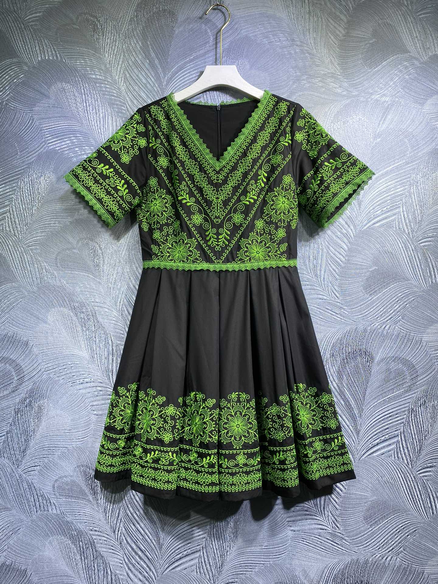 

Spring and summer new dress V-neck cotton embroidered short-sleeved, Customize