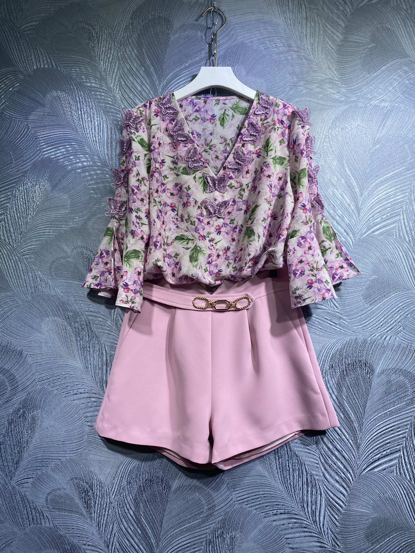 

Autumn 2023 New Women's Dress V-neck Printed Shirt with Shorts Set, Customize