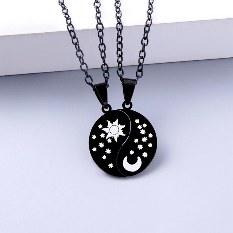 

Pendant Necklaces Star And Moon Stitching Necklace Simple Friendship Gift Round Shape Yin Yang Gossip Retro Couple Jewelry