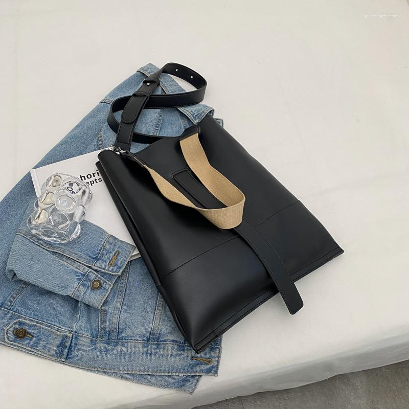 

Evening Bags 2023 Style Fashionable Message Shoulder Women Female Multi-function Tote PU Leather Leisure Soft Surface Simple, Black