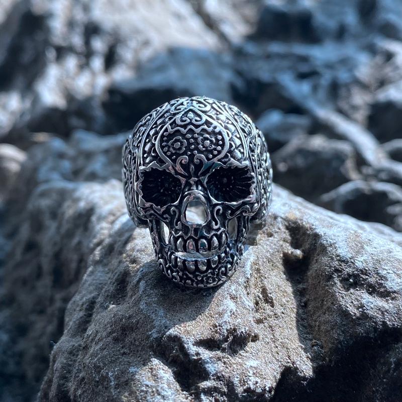 

Cluster Rings Fashion Flower Pattern Skull Vintage Stainless Steel Ring Skeleton Jewelry Punk Metal Retro Gold Color Gothic WholesaleCluster