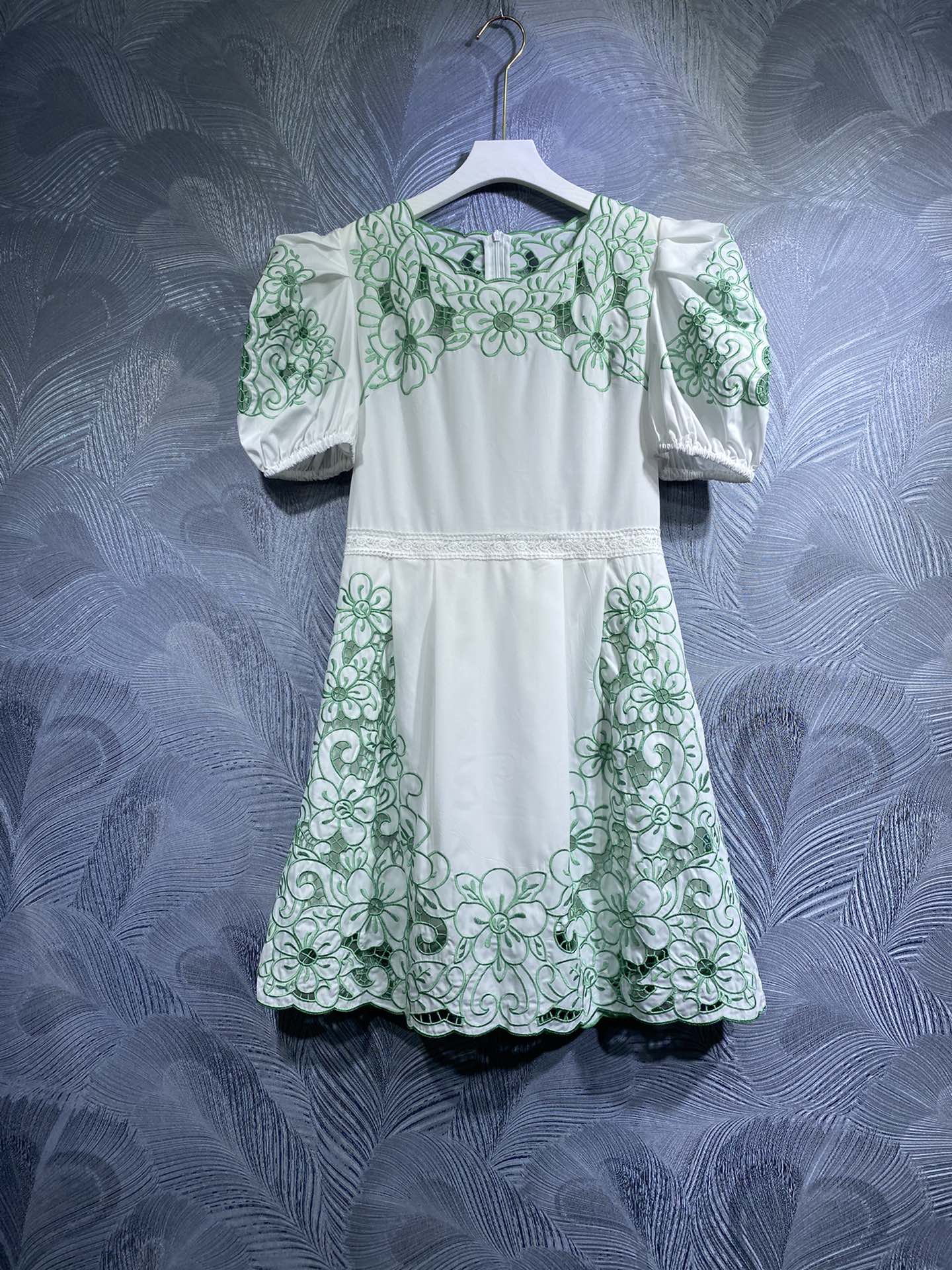 

Spring 2023 New Dress with Round Neck Embroidery, Customize