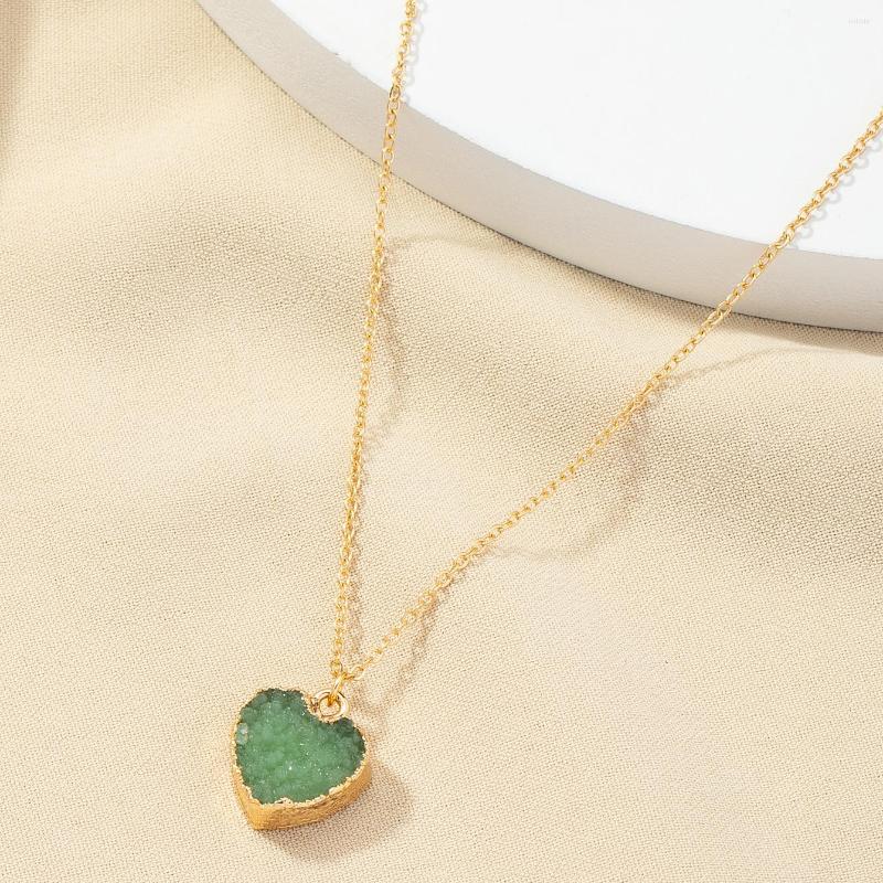 

Pendant Necklaces Simple Casual Gold Color Link Chain Green Pink Resin Heart Necklace Fashion Women Clavicle Jewelry