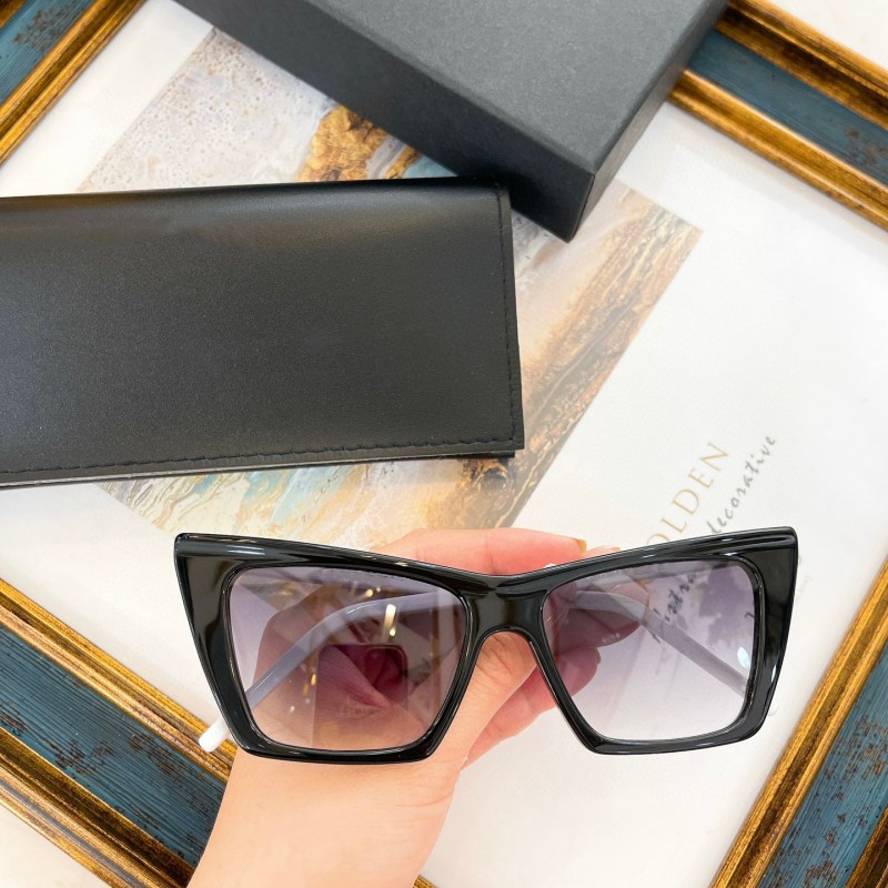 

Funky Sunglasses Designers For Women Summer 372 Cat Eye Style Anti-Ultraviolet Retro Plate Full Frame Glasses Random Box