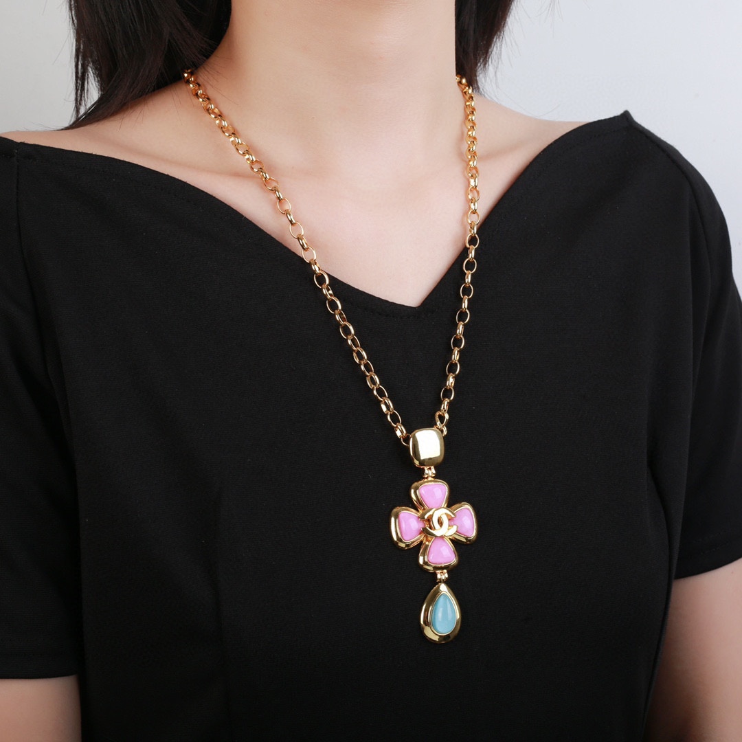 

NO.5 necklace perfume New in Luxury fine jewelry chain necklace for womens pendant k Gold Heart Designer gift for womens Valentines thanksgiving day