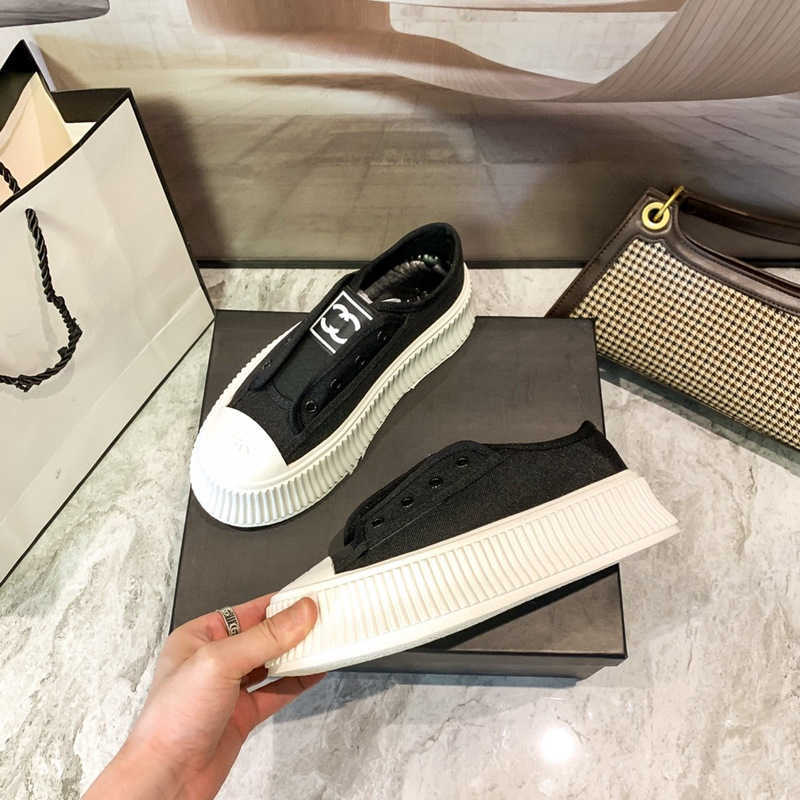 

Shoes Xiaoxiangfeng new thick soled no belt canvas shoes 2023 summer breathable one foot small white shoes biscuit casual women's shoes