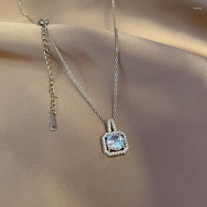

Pendant Necklaces Fashion Women's Necklace With Cubic Colorful Glass Filled Simple Square Design Delicate Accessories Gift Jewelry
