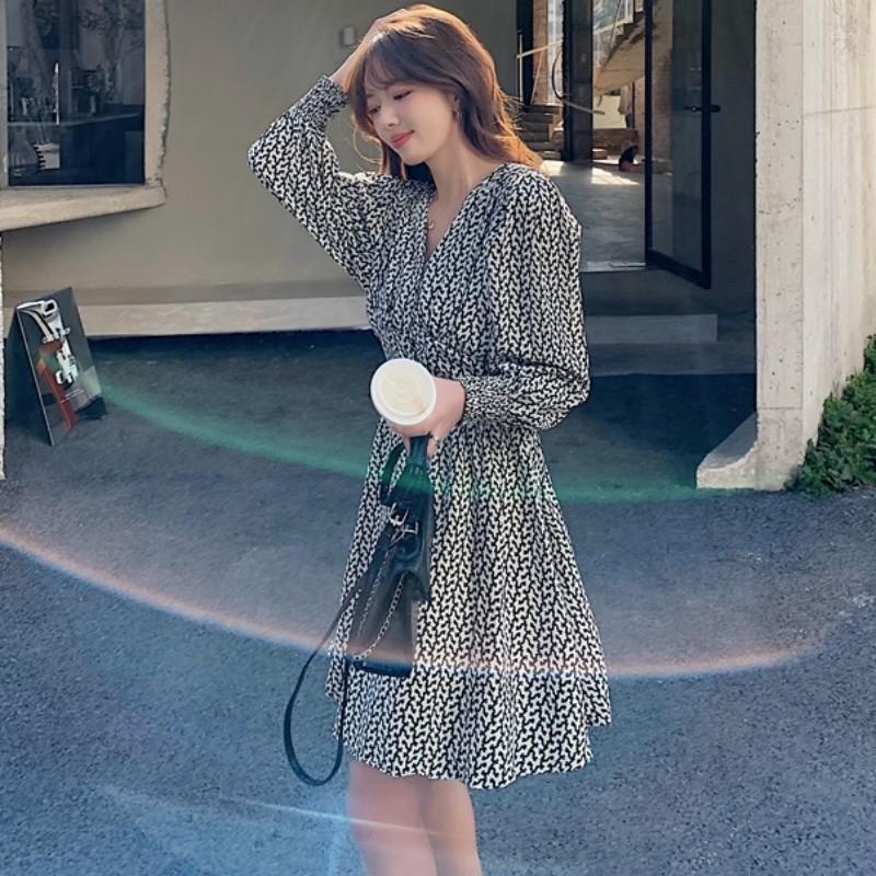 

Casual Dresses 2023 Spring Korean Women' Long Sleeves Waist V Neck Chiffon Floral Dress, Black