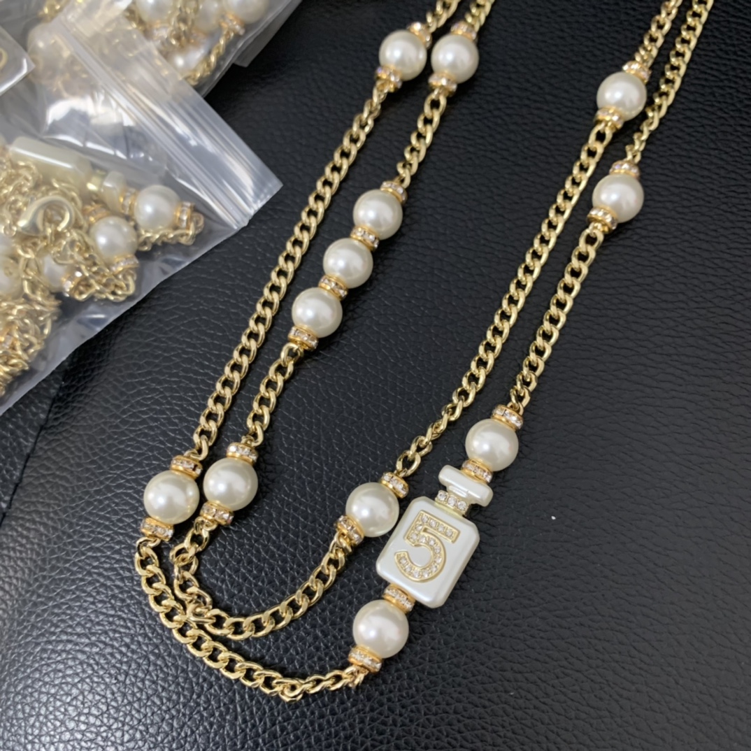 

NO.5 necklace perfume bottle New in Luxury fine jewelry chain necklace for womens pendant k Gold Heart Designer gift for womens Valentines thanksgiving day